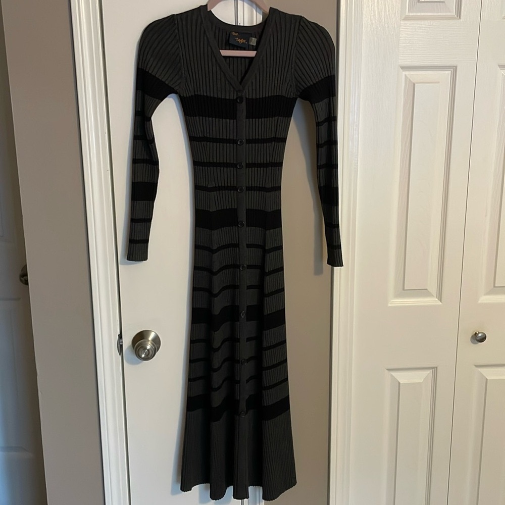 Just Taylor sweater dress